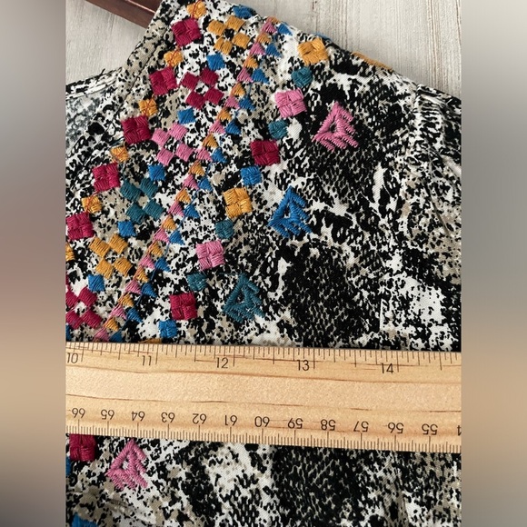 Savanna Jane Womens Aztec Embroidered Long Bell Sleeve V Neck Top Sz Small Boho - Picture 5 of 7